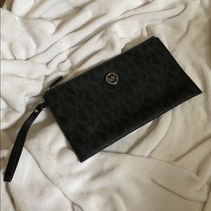 Michael Kors wristlet/clutch